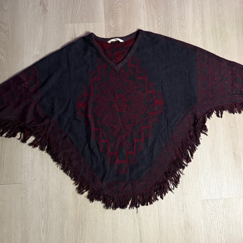 BLUENOTES Cape-Style Fringe Sweater w/Cuffed Sleeves - Burgundy/Grey - Size S/M